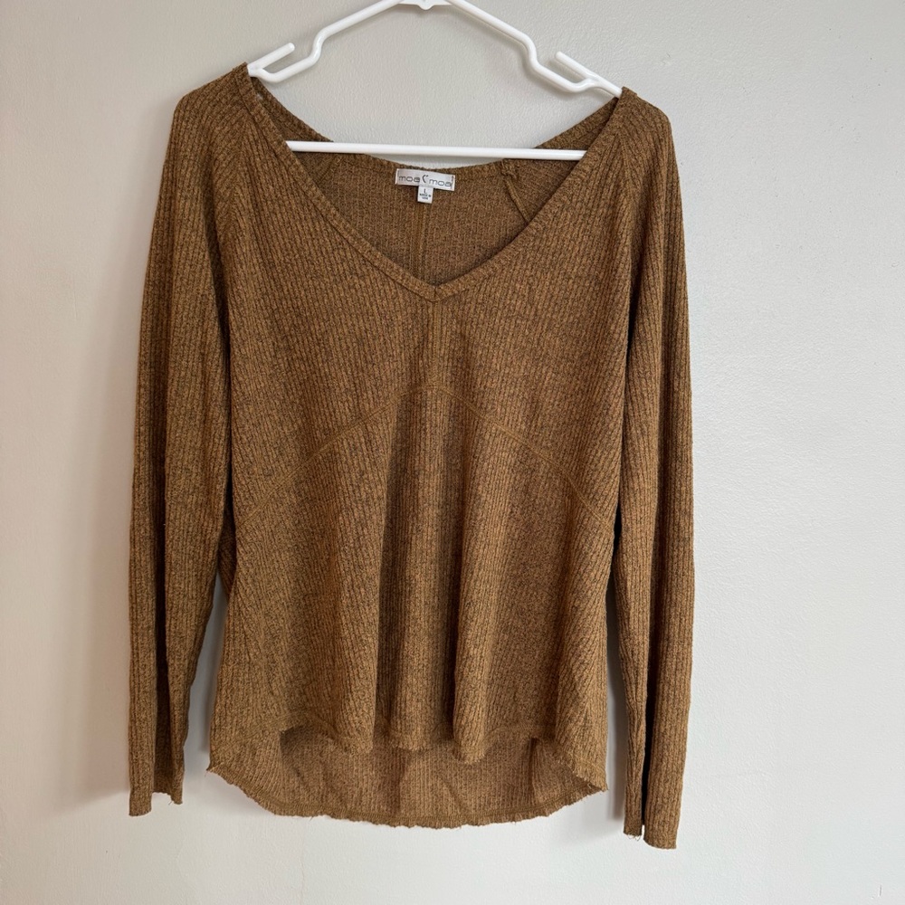 Dry Goods soft ribbed, long sleeve blouse with V-neck and flowy bottom